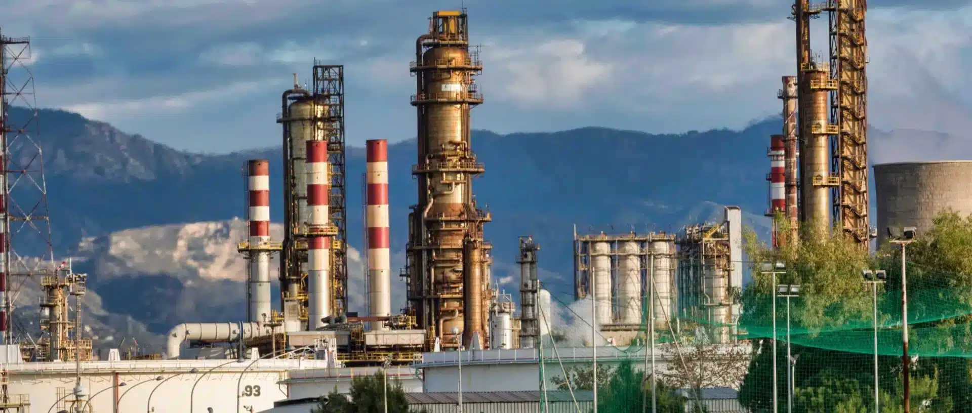 Refineries-with-aging-equipment-can-require-ONLINE-TSA-thermal-spray-aluminium-coating-between-turnarounds